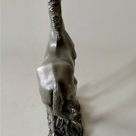 Vintage Metal Pewter Thoroughbred Horse Statue By Lorn Mc Kean 1982 - Picture 7 of 13